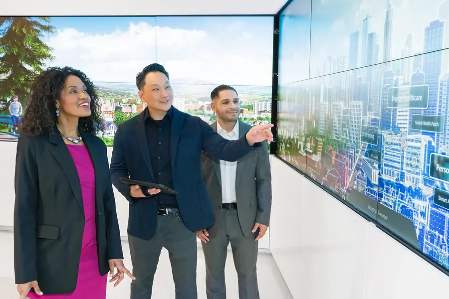 A customer experience tour guide shows a group of customers the Infinity Room at the Technology Center Bridgewater.