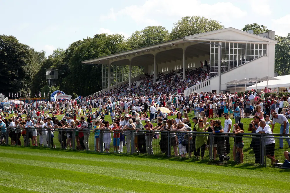 Rund 20.000 Besucher kamen zum diesjährigen Henkel-Renntag in Düsseldorf