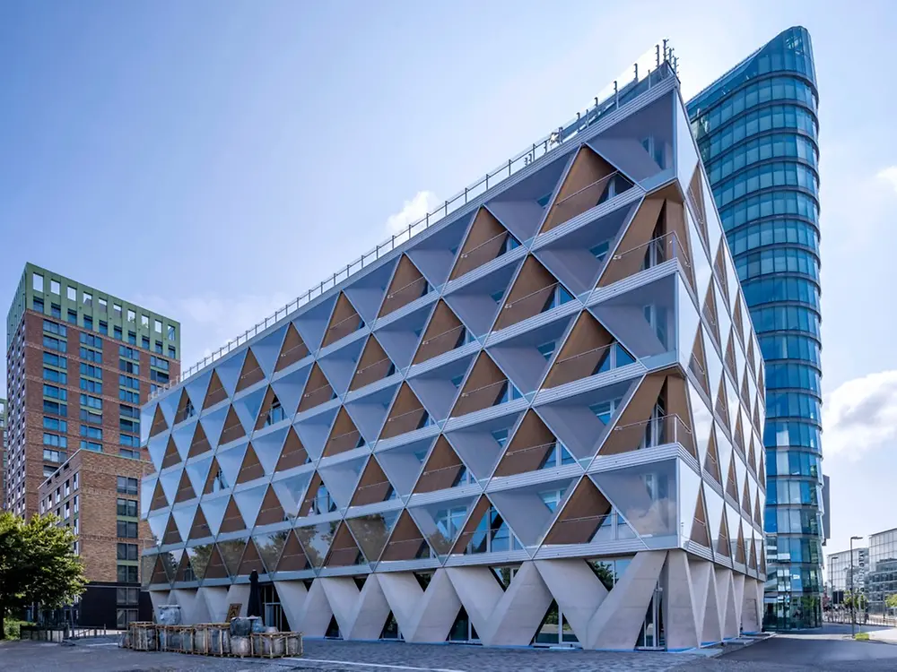 
In the timber construction of The Cradle, tailor-made Henkel Loctite adhesives were used to ensure strong and long-lasting bonds.
Copyright: Interboden
Photographer: Ralph Richter