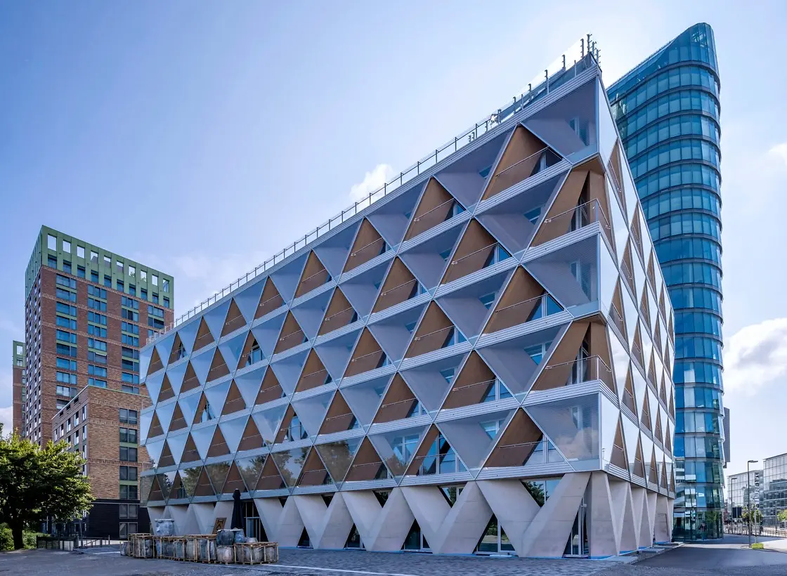 
In the timber construction of The Cradle, tailor-made Henkel Loctite adhesives were used to ensure strong and long-lasting bonds.
Copyright: Interboden
Photographer: Ralph Richter