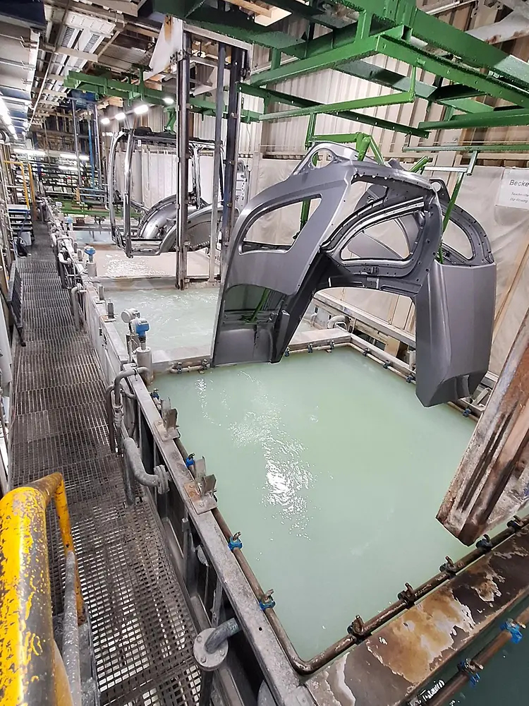 
Bonderite C-AD 20202 is a new low-temperature surfactant for industrial dip degreasing that cleans reliably at temperatures as low as 35 to 40 degrees Celsius. 