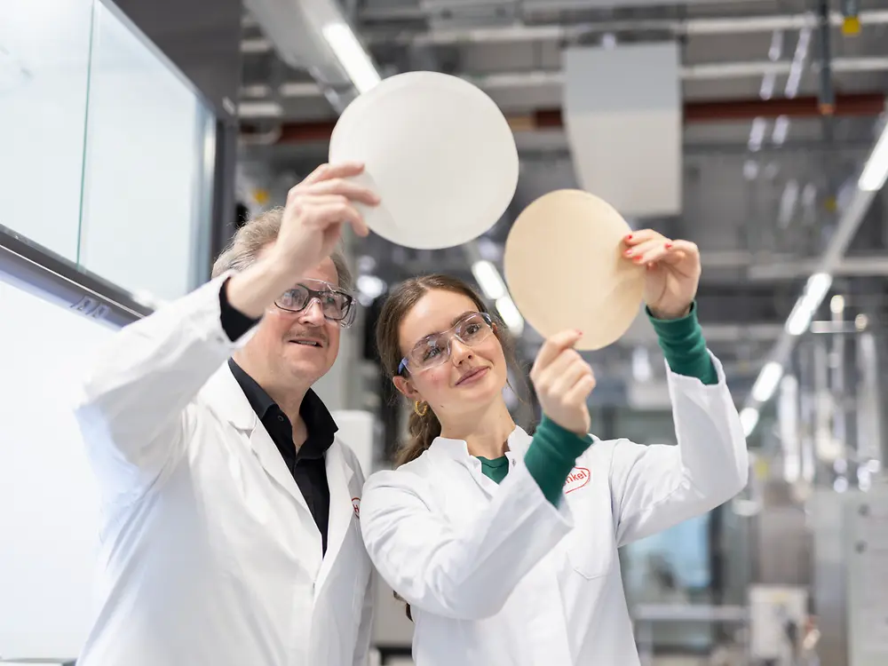 
The Henkel Packaging Recyclability Assessment Center (“Packaging Recyclab”) in Düsseldorf offers testing according to the Cepi/4evergreen protocol as well as the CHI methodology – including certification by independent and sworn experts from the cyclos‑HTP Institute (CHI). (Photo: Henkel)