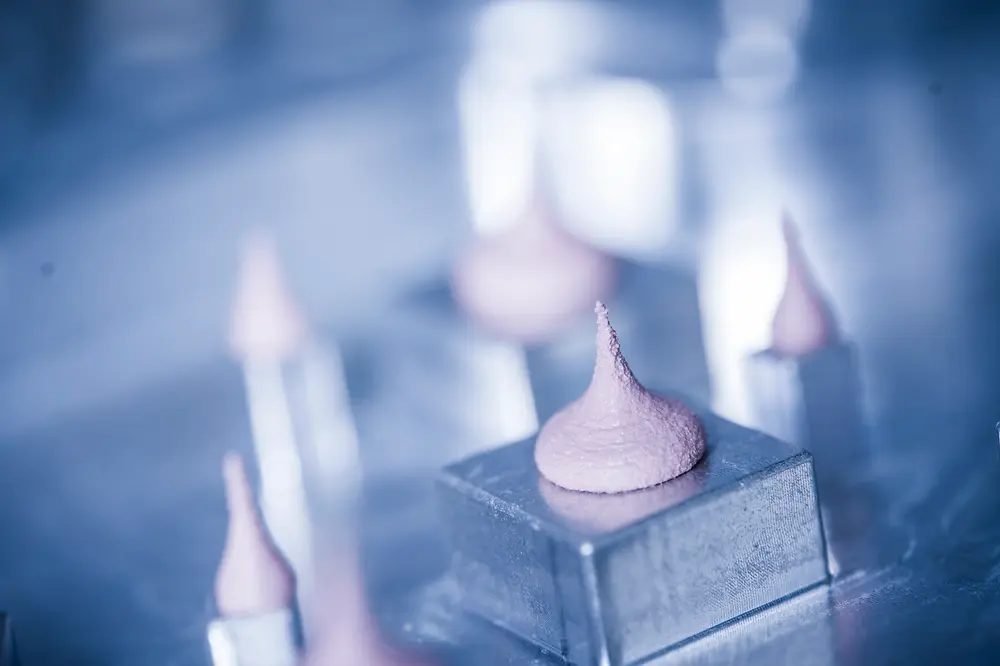 
Bergquist TGF 6500LVO, shown dispensed with both thin and thick bond lines.