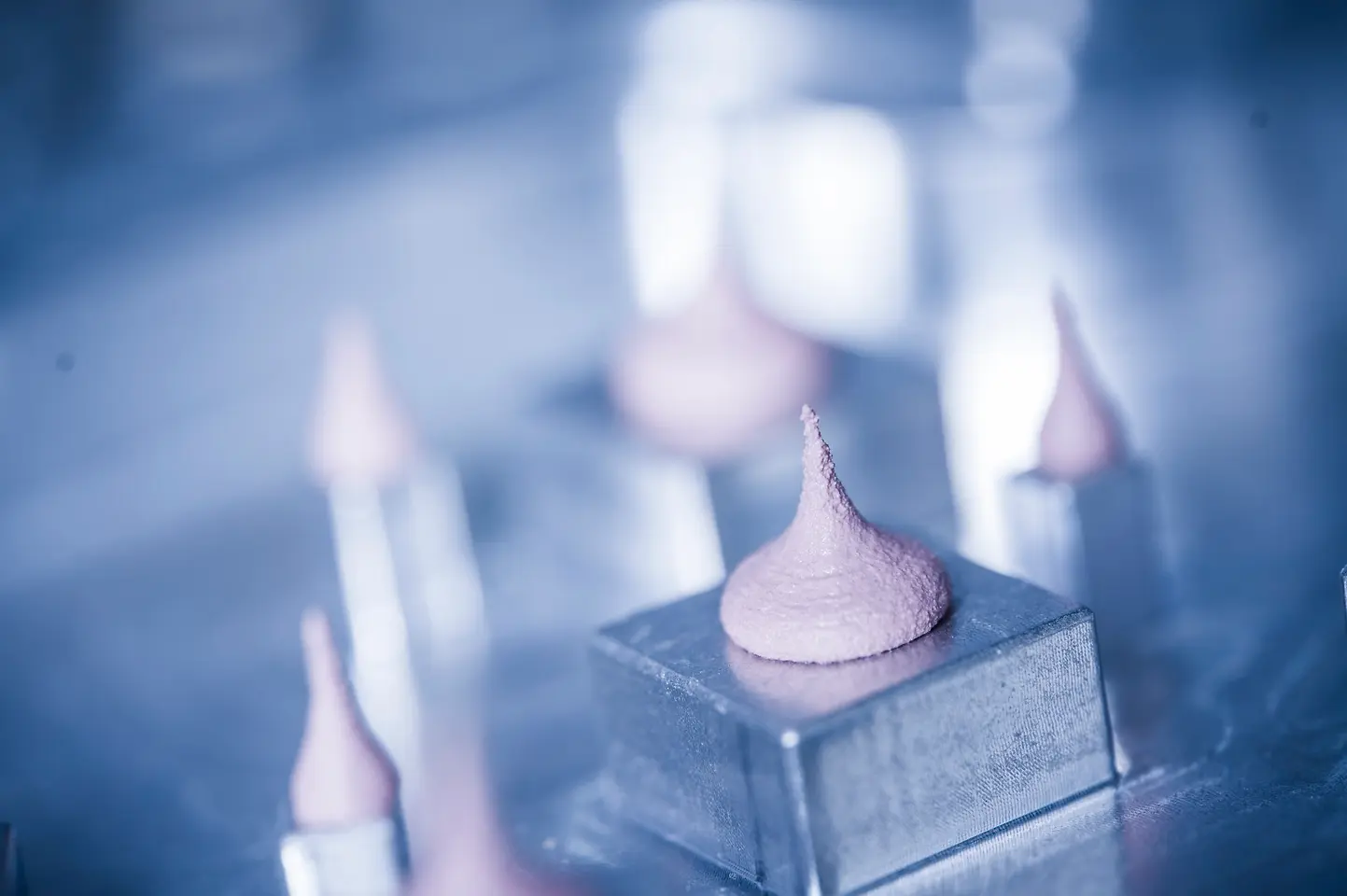 
Bergquist TGF 6500LVO, shown dispensed with both thin and thick bond lines.