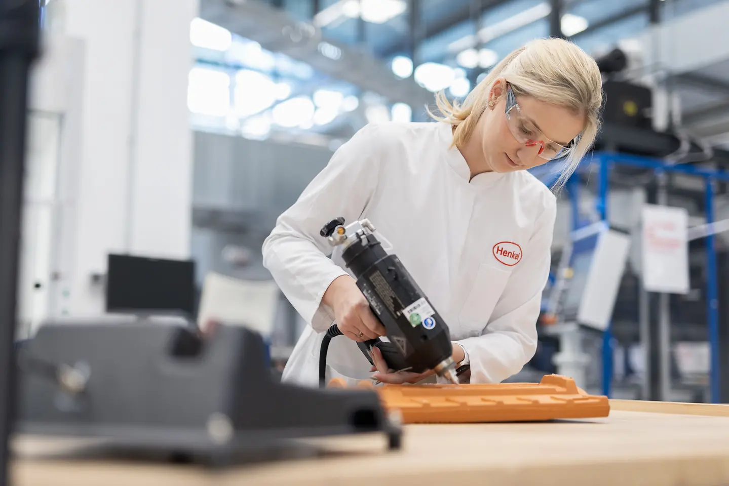 
Technomelt AS 4004 is designed to retain its dimensional stability even at temperatures 30°C above the maximum expected transport temperature. 
